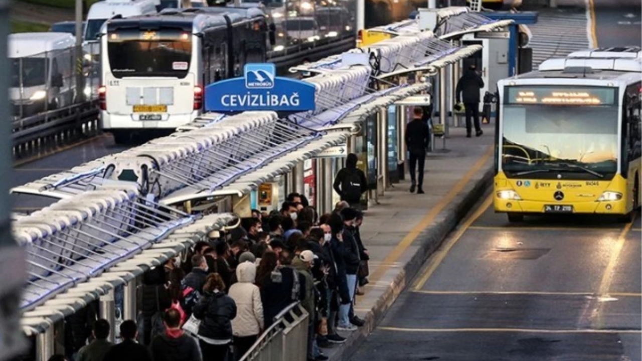 Bayramda toplu taşıma ücretsiz mi 2023?