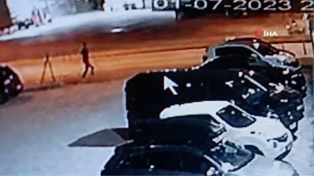 Ters yöne giren otomobil kazaya neden oldu: O anlar kameralara yansıdı
