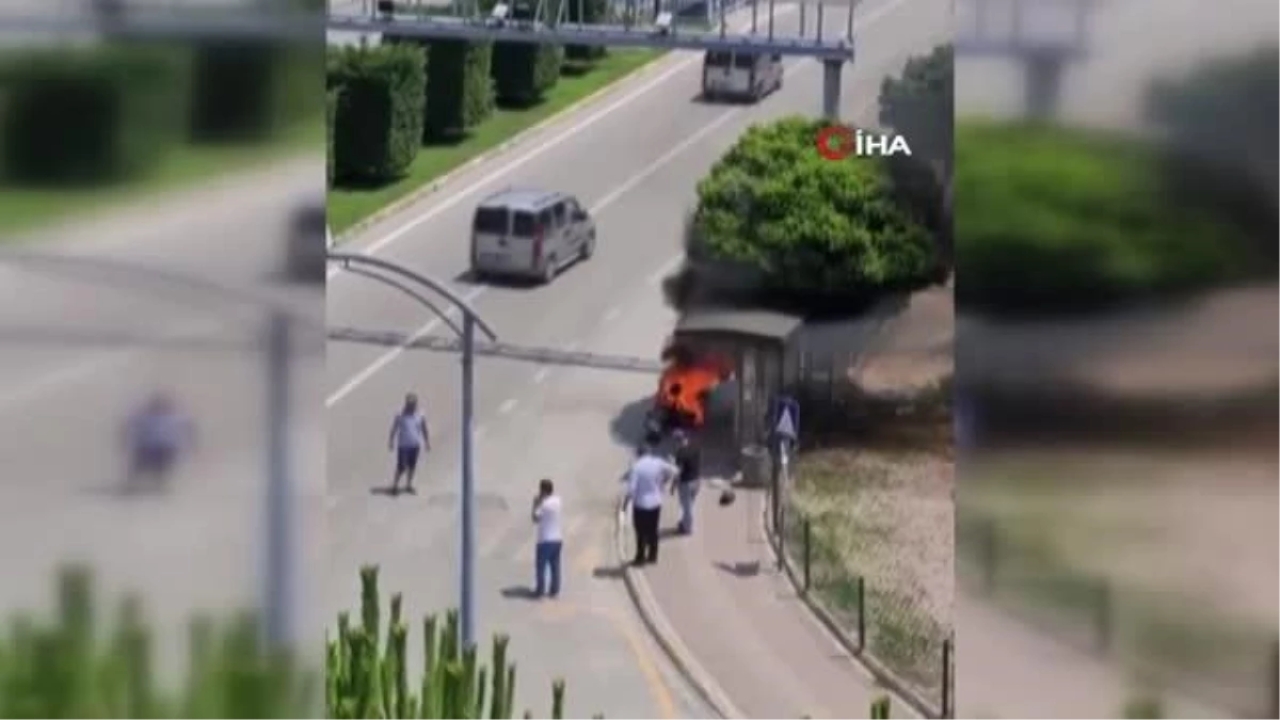 Seyir halindeki motosiklet alev alev yandı