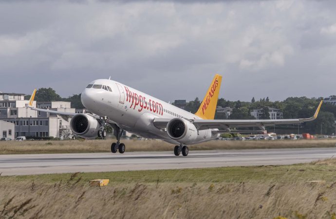 Pegasus uçağında acil durum! Yolcular tahliye edildi