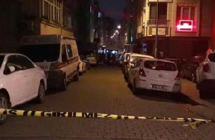 İstanbul’da 3 bekçi, kimlik sordukları kişinin bıçaklı saldırısına uğradı