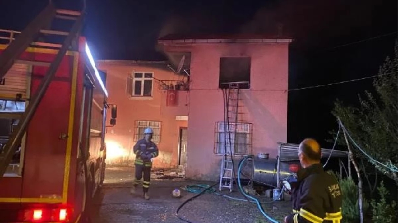 Samsun'da Eşini Taciz Eden Şüpheli, Babasını Öldürdü ve Evini Ateşe Verdi