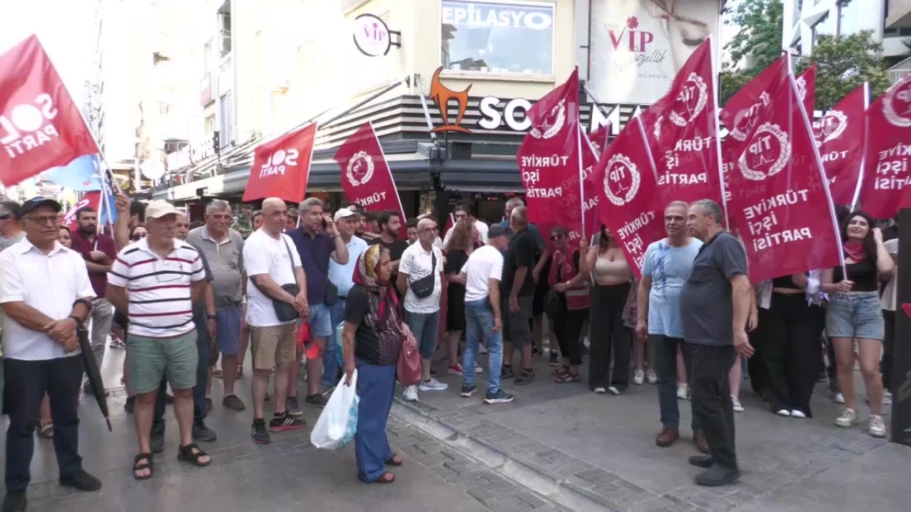 Sivas Katliamı'nın 30. Yılı Dolayısıyla İzmir'de Anma Etkinliği Düzenlendi, Hayatını Kaybedenler İçin Denize K
