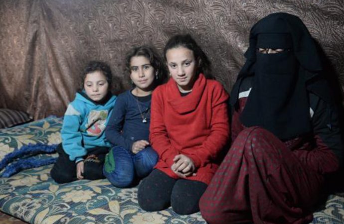 Türkiye sınırına sığınan ailenin 7 aylık bebeği donarak hayatını kaybetti