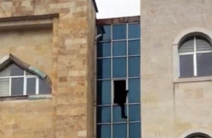 Kaymakamlık penceresinden atlayan vatandaş hayatını kaybetti