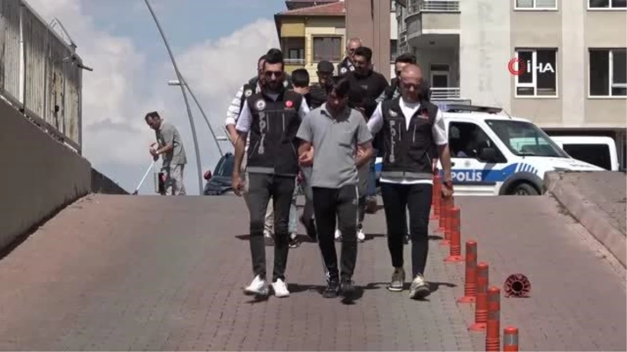 Kayseri'de 2 farklı uyuşturucu operasyonu: 5 gözaltı