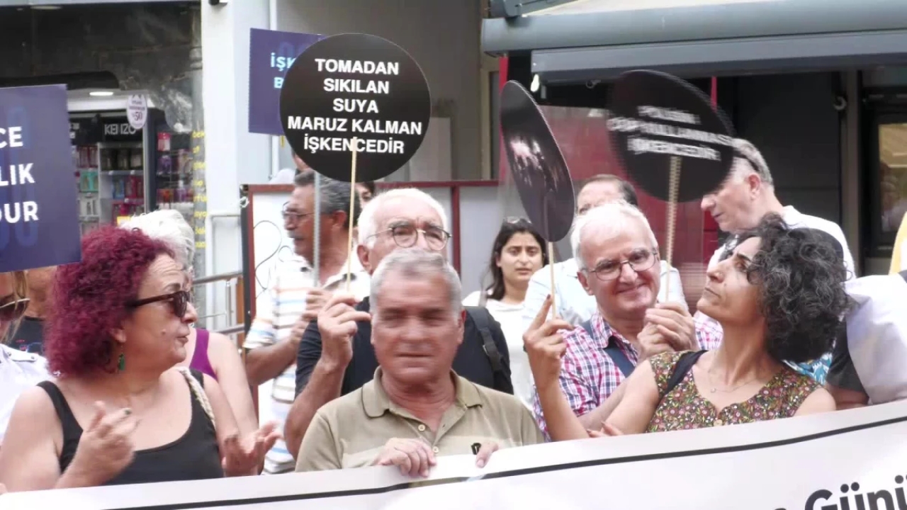İzmir'de STK'lar İşkenceyi Protesto Etti