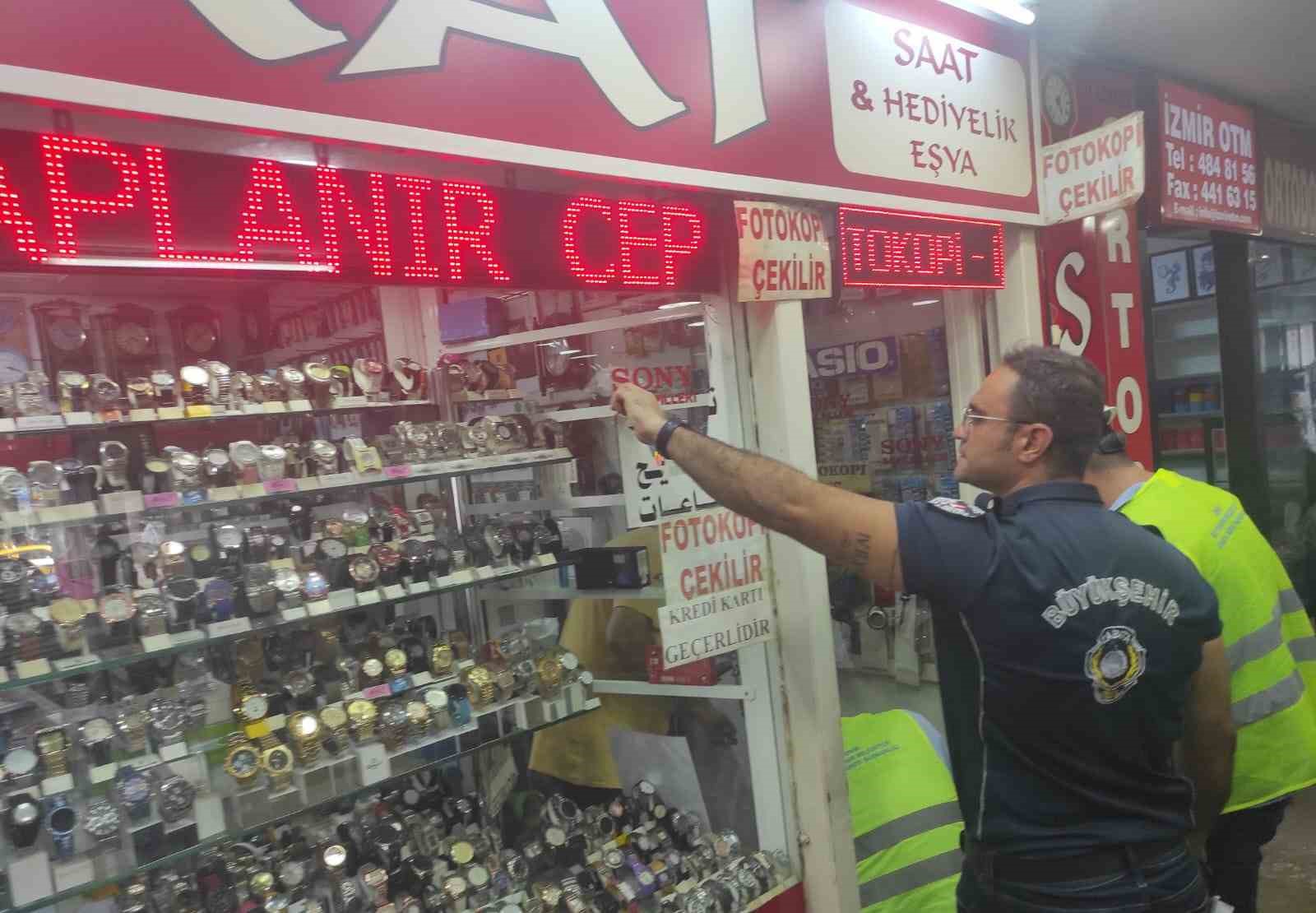 İzmir’de Arapça tabelalar tek tek indirildi