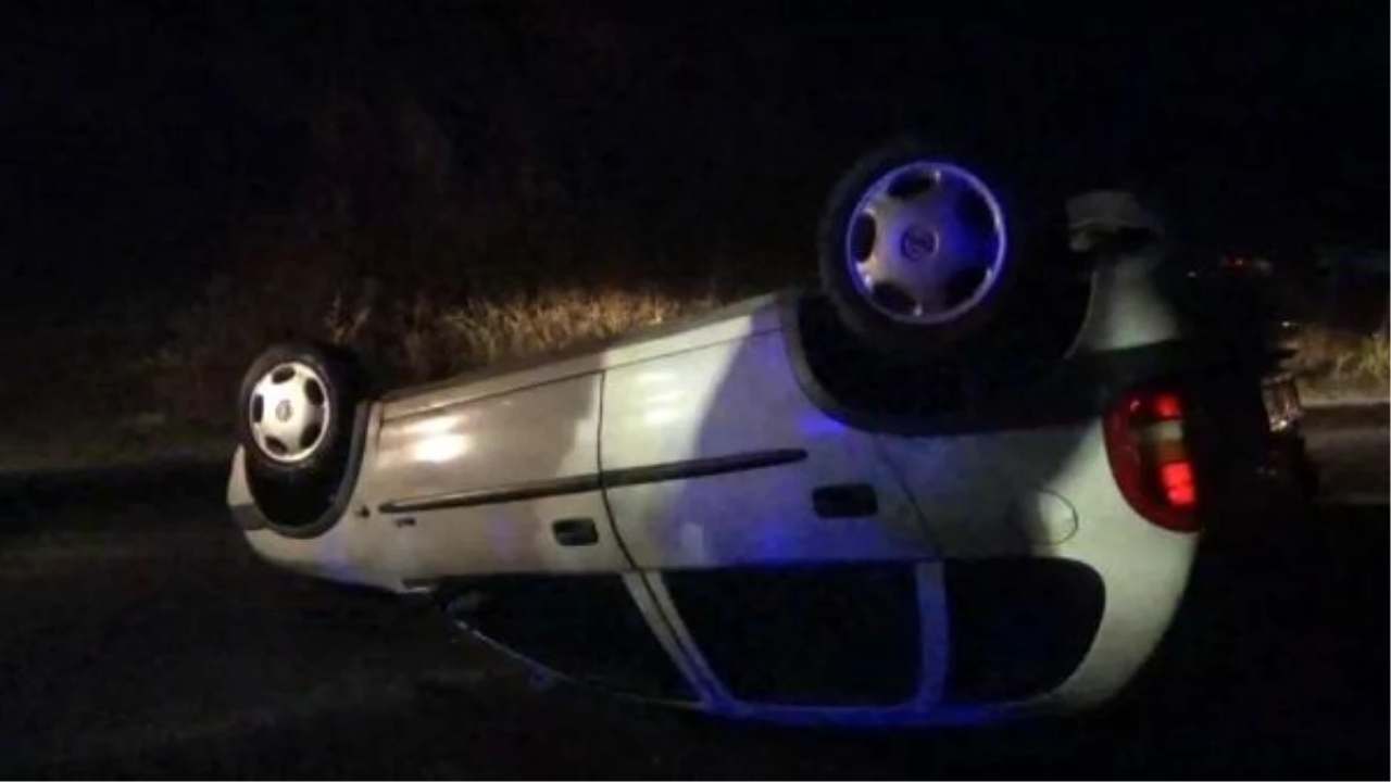 Çanakkale'de kafa kafaya çarpışan otomobillerde 5 kişi yaralandı