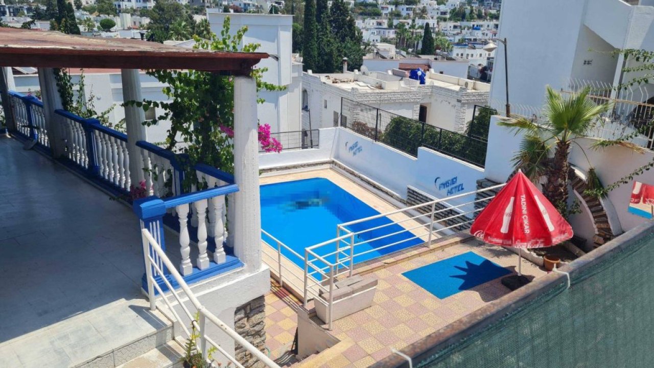 Bodrum'da ailesinin işlettiği otelin havuzunda ölü bulundu