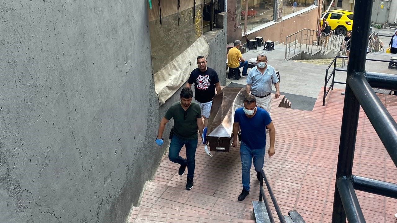 Yalnız yaşayan adam evinde ölü bulundu