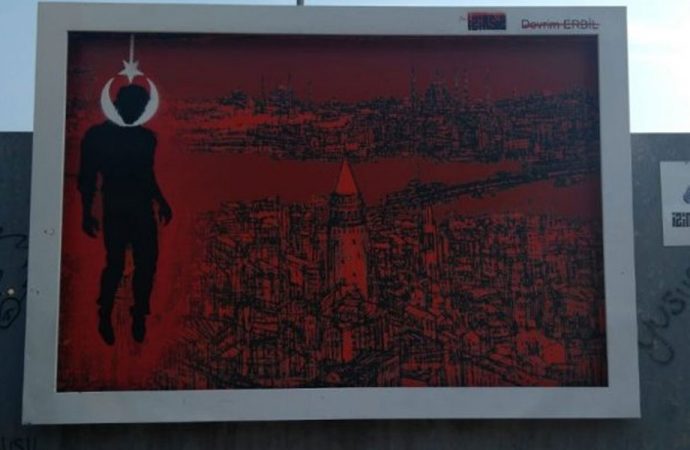 İstanbul’daki reklam panosuyla ilgili altı gözaltı