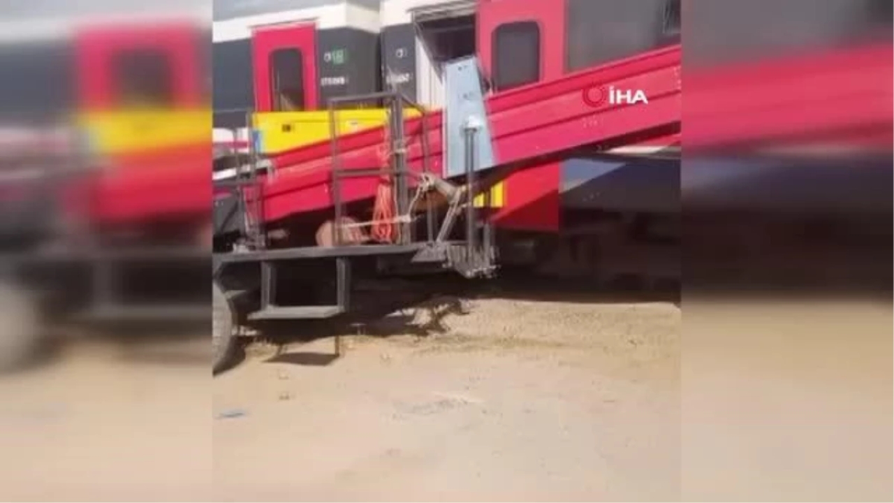 İzmir'de traktör trene çarptı: 1'i ağır 4 yaralı