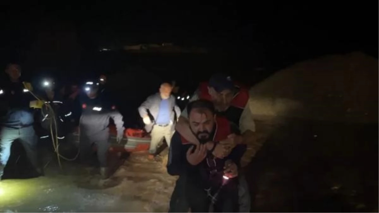 Düzce'de Sel Felaketi: Kurtarılan 6 Kişi ve Sürüklenen Ev