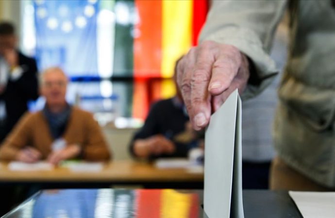 Merkel’in Partisi kaybetti… Yeşiller kazandı!