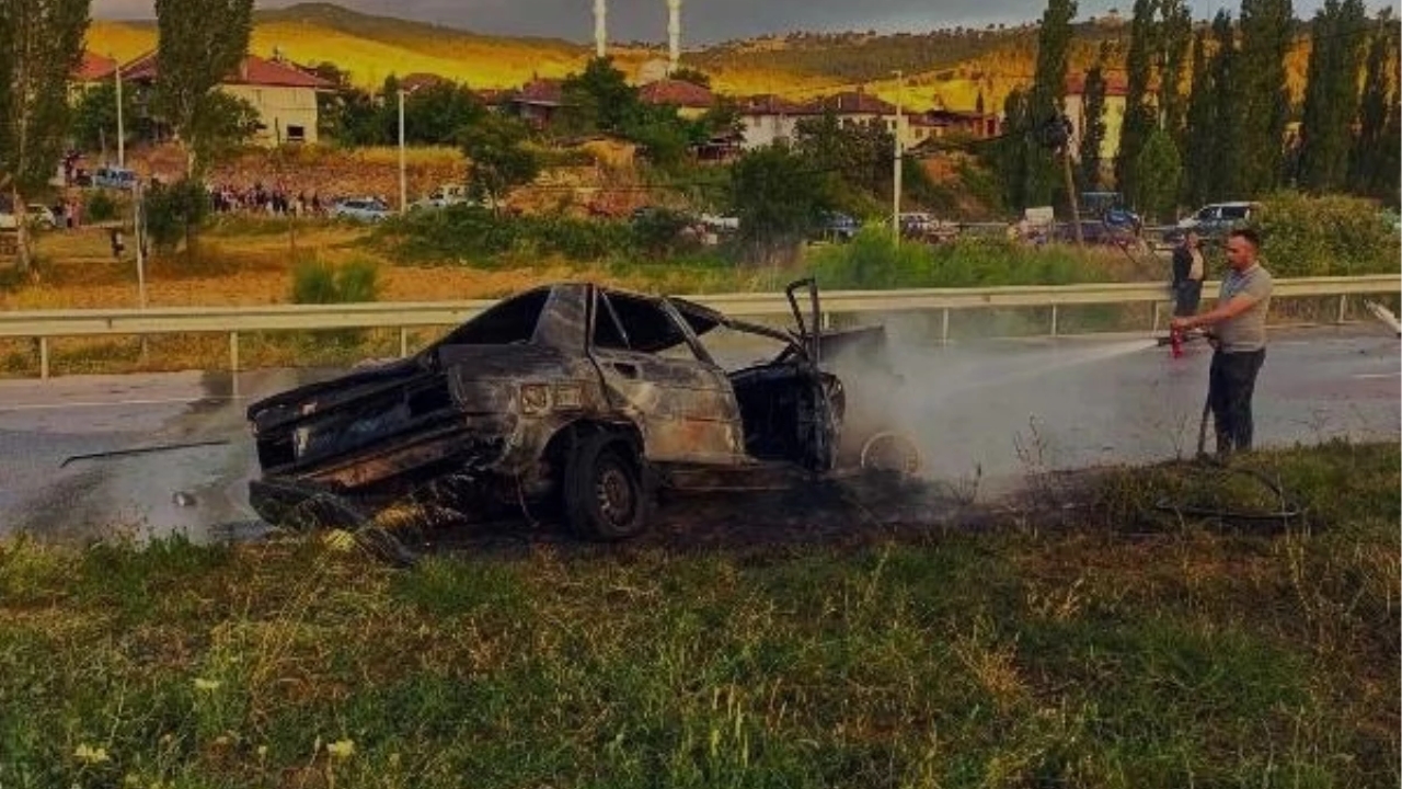 Gediz'de kavşakta korkunç kaza: 6 yaralı