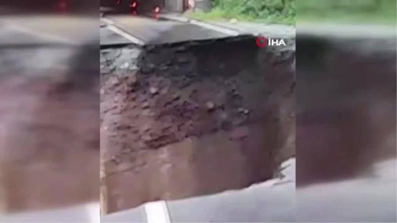 Ordu'da tünel çıkışında heyelan sonucu yol çöktü