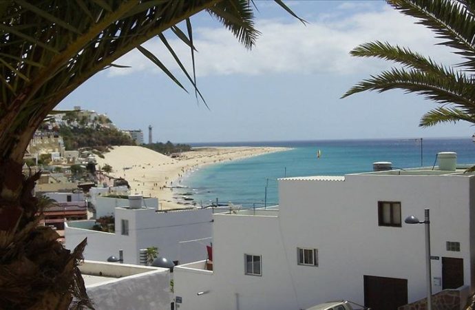 Kanarya Adaları’nda bin turistin bulunduğu otel karantinaya alındı