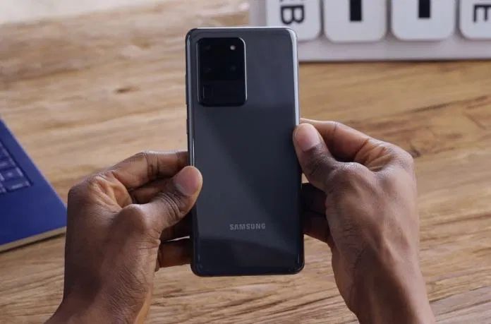 Galaxy S20 Ultra güvenlik güncellemesini aldı