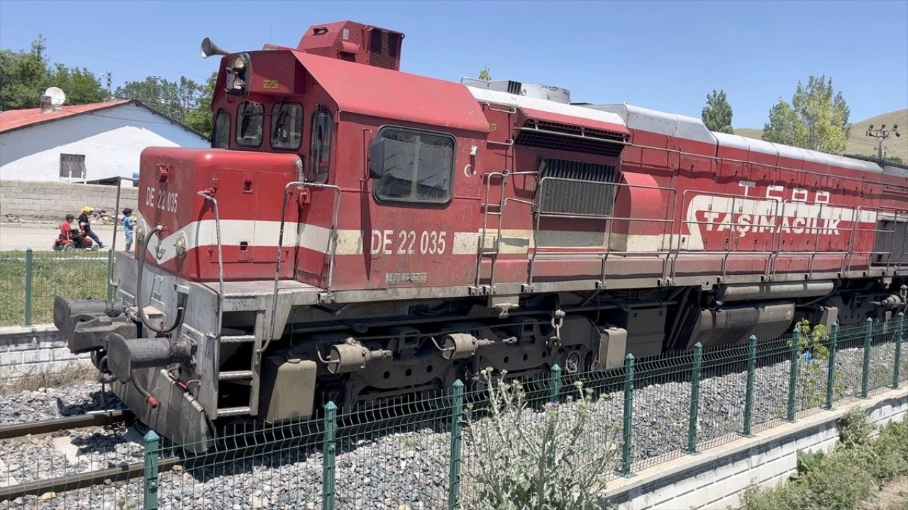 Erzurum'da tren kazası: Çocuk hayatını kaybetti