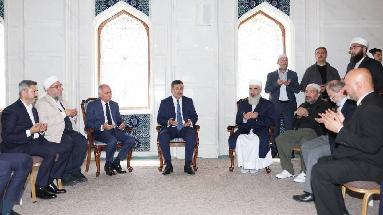 Cumhurbaşkanı Yardımcısı Yılmaz'dan Menzil lideri Abdülbaki Erol'un ailesine taziye ziyareti