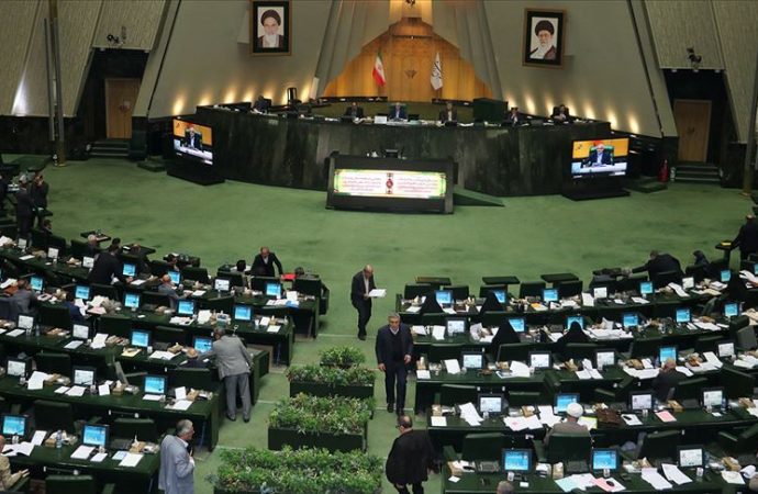 İran’da Koronavirüs Meclise’de sıçradı