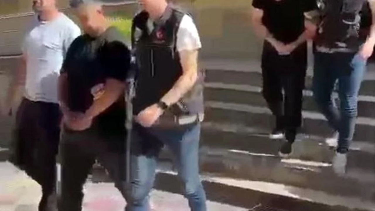 Aydın'da Otomobilde 2 Kilo Metamfetamin Ele Geçirildi