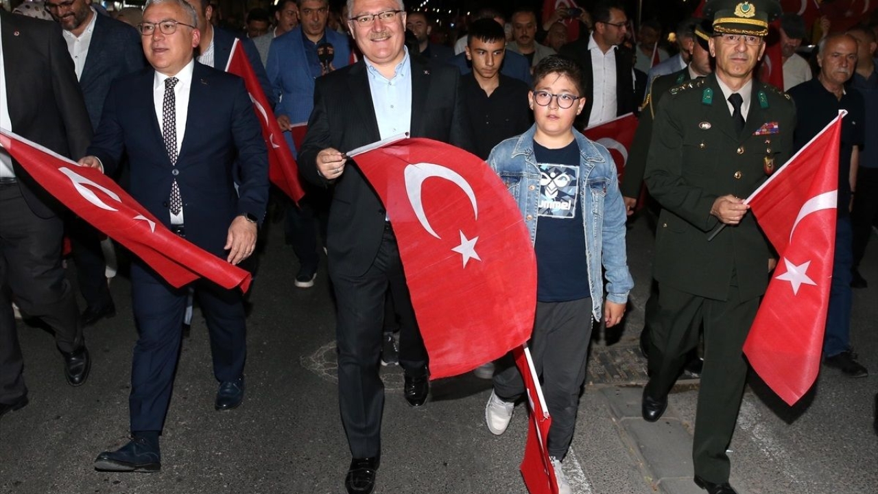 İç Anadolu'da 6 ilde, 15 Temmuz Demokrasi ve Milli Birlik Günü dolayısıyla yürüyüş düzenlendi