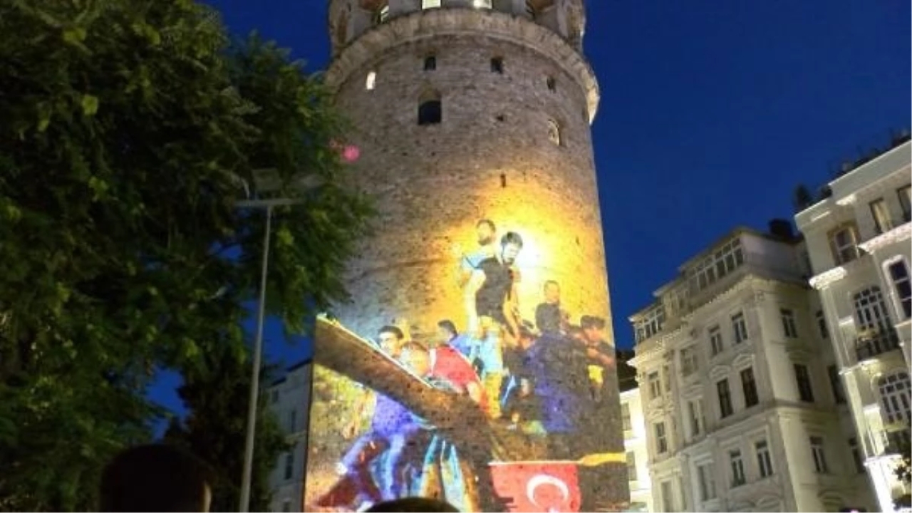 Galata Kulesi'nde 15 Temmuz Şehitleri Anısına Mapping Gösterisi