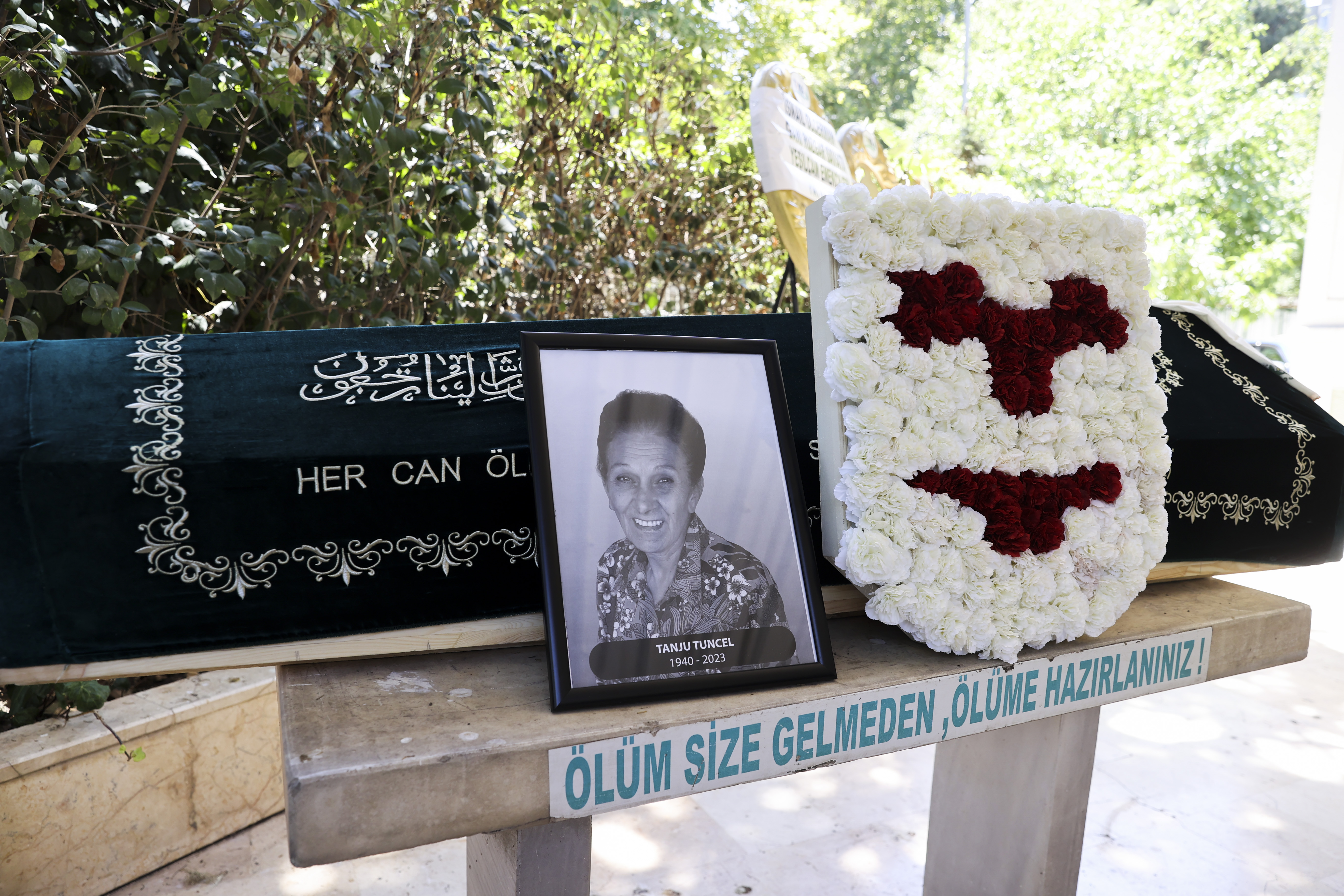 Tanju Tuncel son yolculuğuna uğurlandı; Yalnız bırakıldı iddialarına yalanlama