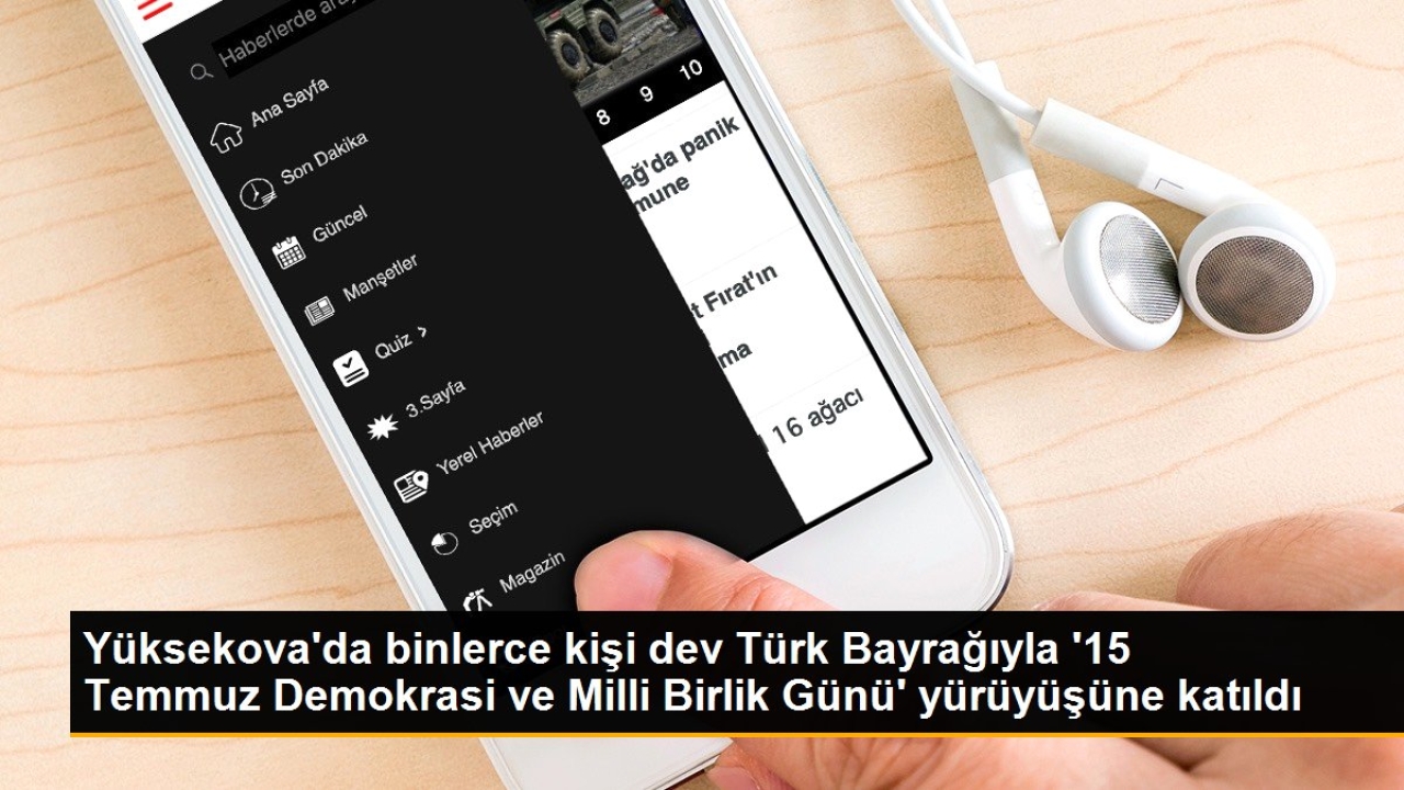 Yüksekova'da binlerce kişi dev Türk Bayrağıyla '15 Temmuz Demokrasi ve Milli Birlik Günü' yürüyüşüne katıldı