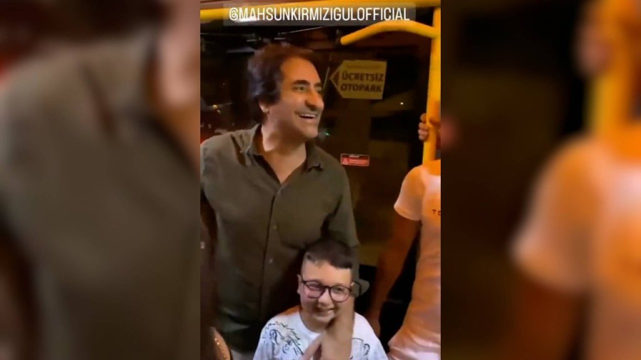 Minibüste şarkı söyleyen Mahsun Kırmızıgül'e iş teklifi: Bizim dolmuş hattında çalış