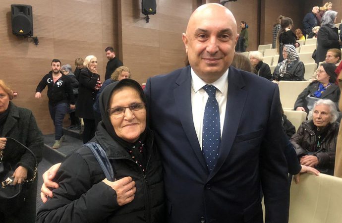 Engin Özkoç:'tan gençlere mesaj: Asla geri vites yok, gerekirse ilerden döneriz