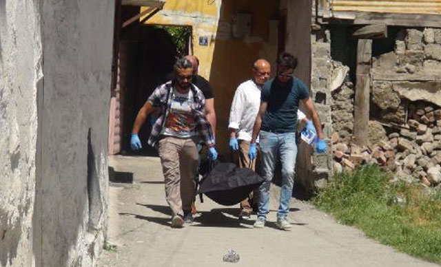 Eşini Balyozla öldürdü indirim aldı