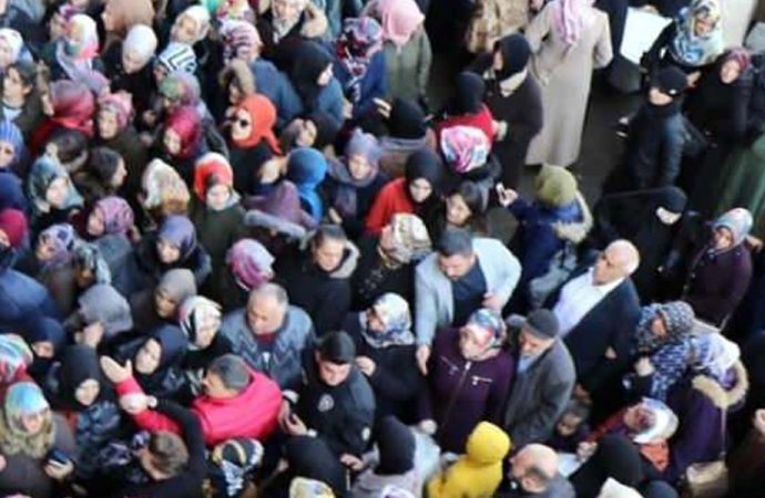 Züccaciye dükkanı açılışında ‘indirim’ izdihamı!