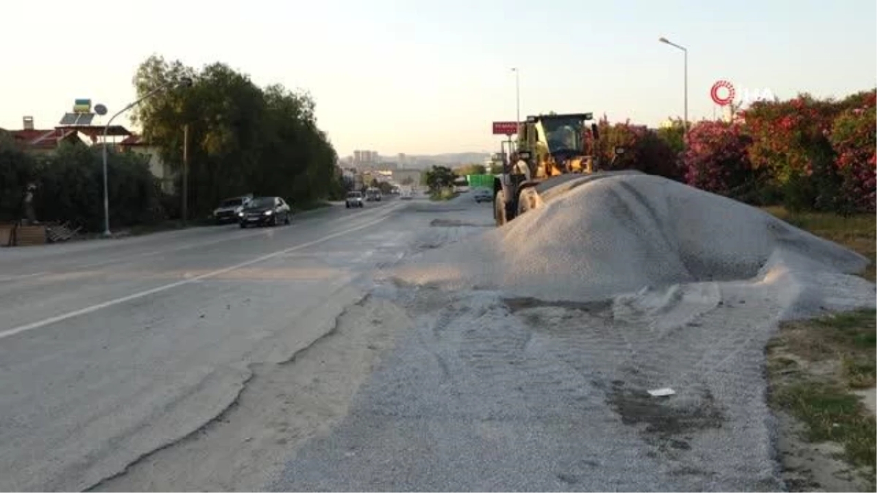 Kuşadası'nda Terlikler Asfalta Yapıştı