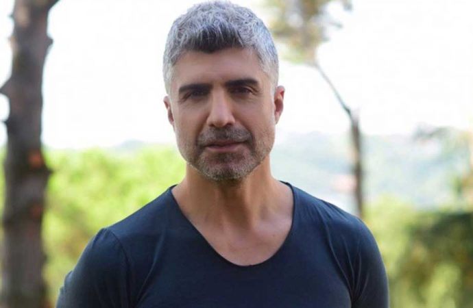 Özcan Deniz’in 8 Mart paylaşımı sosyal medyada tepki çekti! Full makyaj, eşofmanlarla evde, kafede vs...