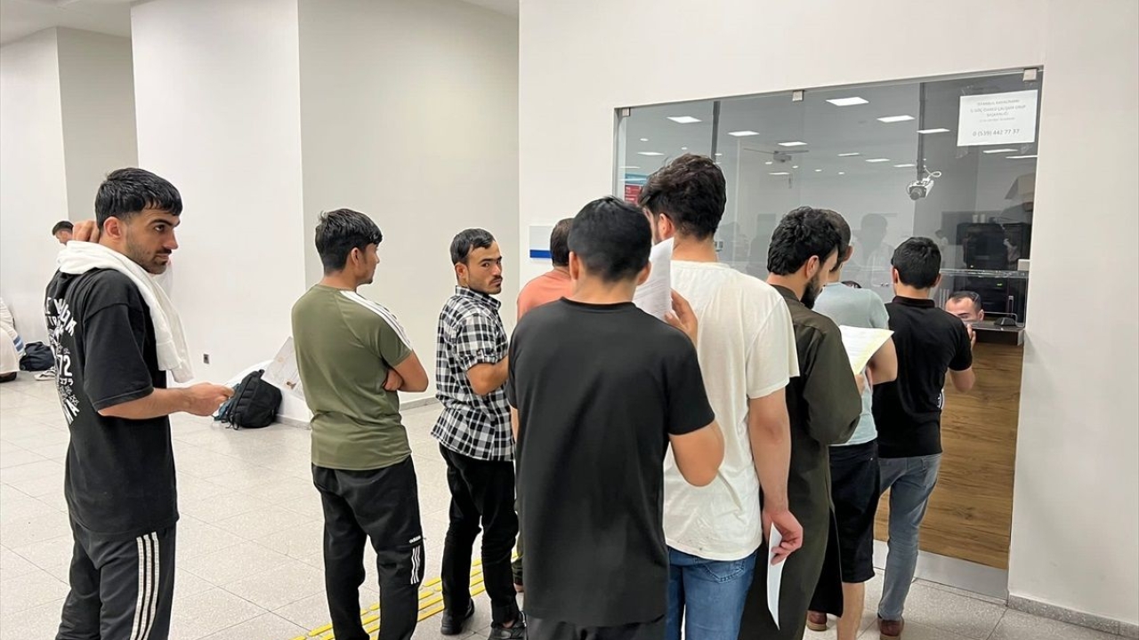 Kocaeli'de 46 düzensiz göçmen ülkelerine gönderildi
