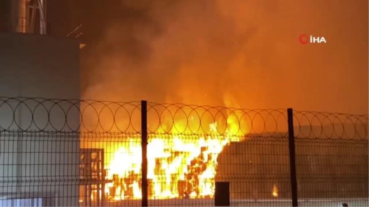 Tekirdağ'da karton fabrikasında büyük yangın: Alevler geceyi aydınlattı
