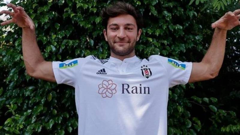 Emrecan Uzunhan'a trafikte saldırı
