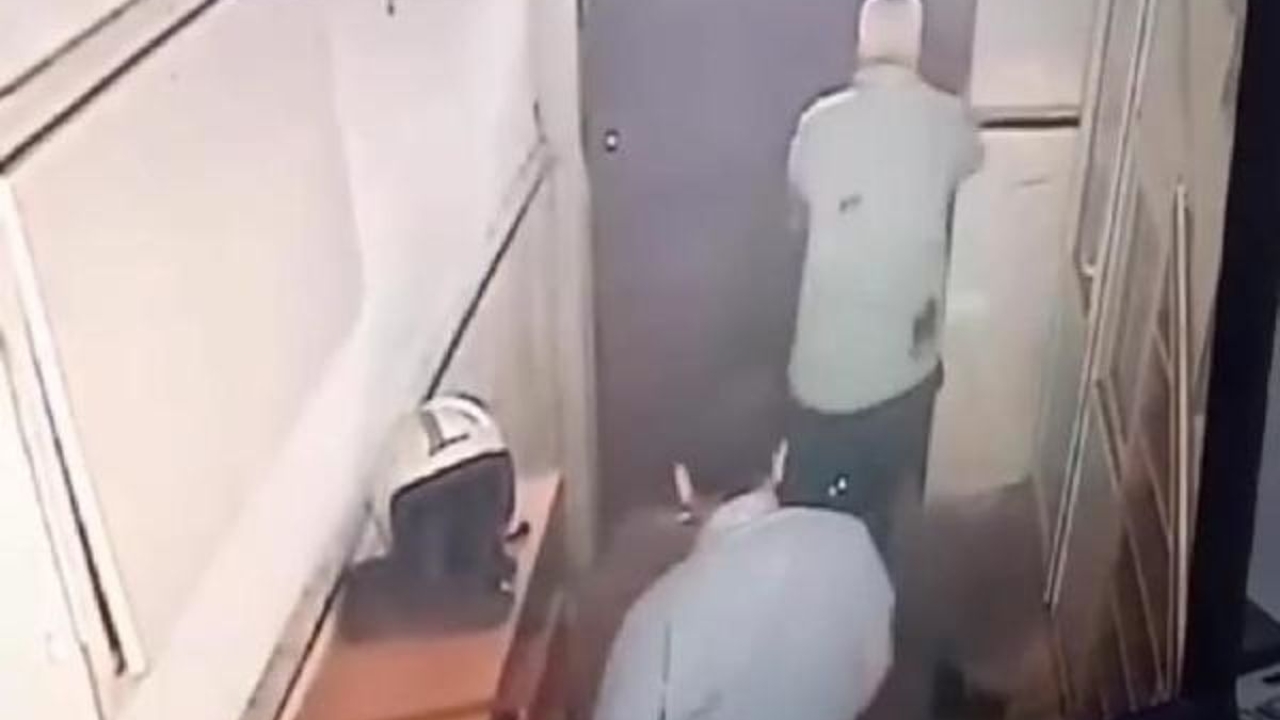 Adana'da HÜDA PAR İl Başkanlığı binasına yapılan bıçaklı saldırıda ölen il sekreteri ve yaralanan il başkanını