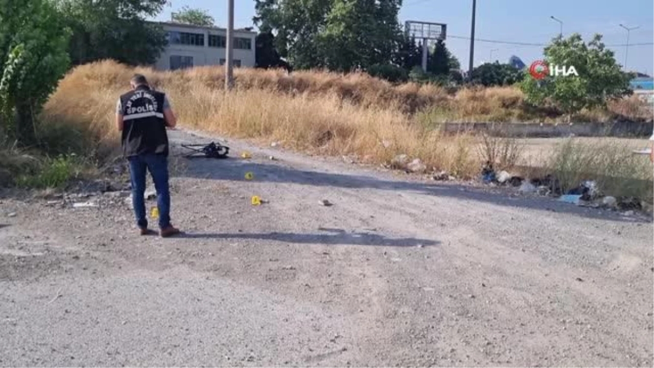 Boş arazide silahla vuruldu