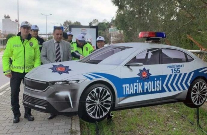Yerli otomobil yola çıkmadan, maketi trafiğe çıktı!