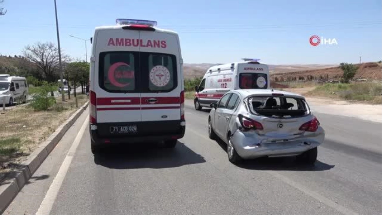Oto Kurtarıcıyla araç çarpıştı: 4 yaralı