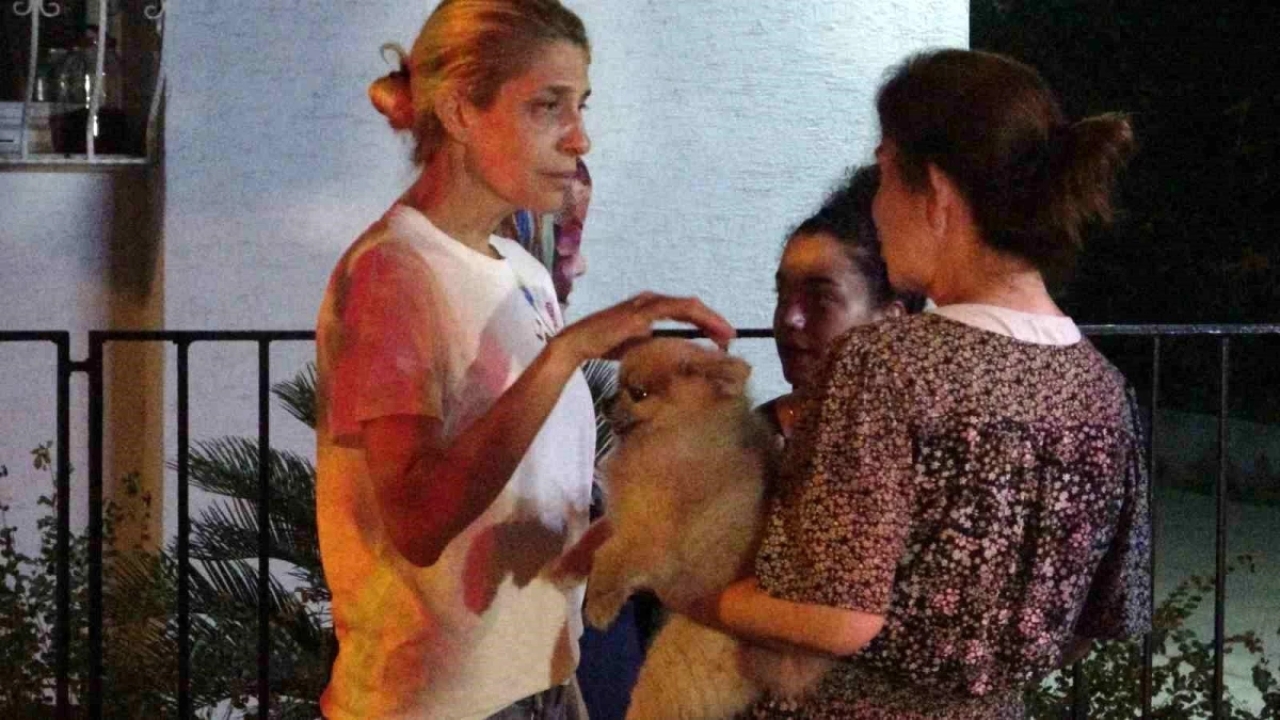 Adana'da Yangında Ev Yanarak Kullanılamaz Hale Geldi