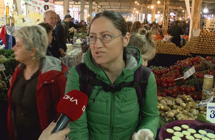 Pazarlarda ‘eldivenli’ koronavirüs önlemi