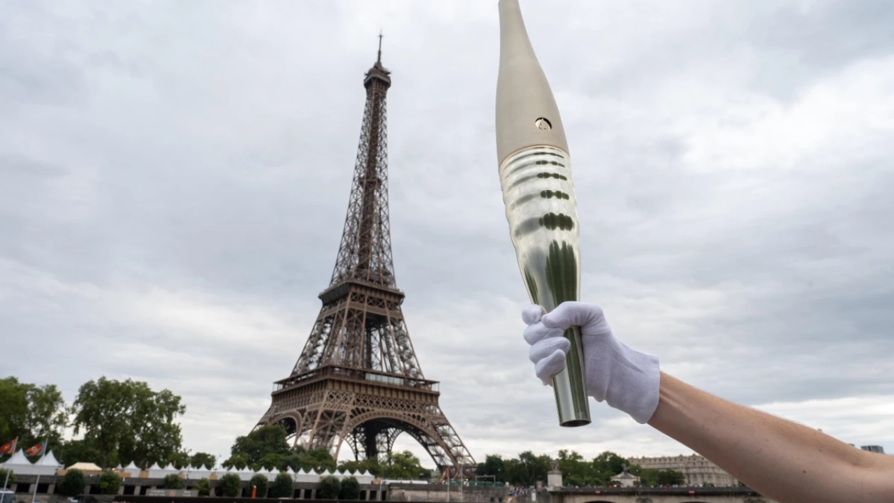2024 Paris Olimpiyat Oyunları'nın Meşalesi Tanıtıldı
