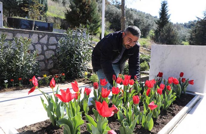 Mudanya’daki şehit mezarları çiçeklendirildi