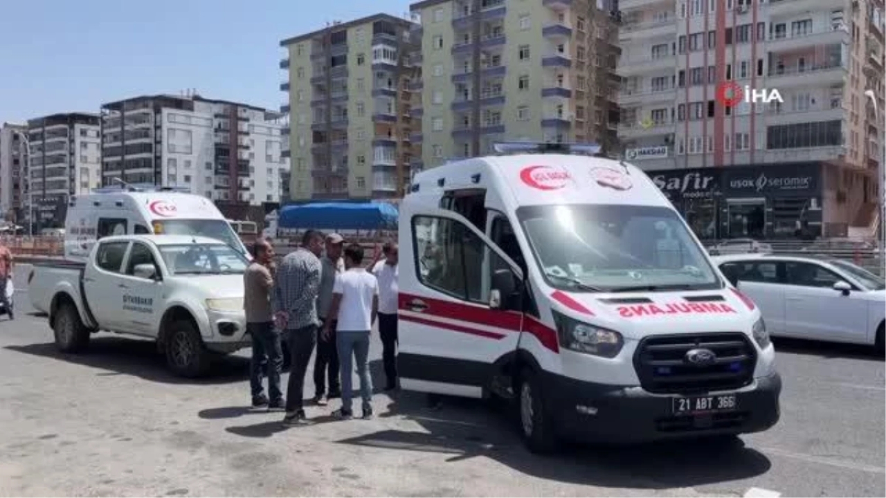 Ani fren sonucu iki minibüsün çarpıştığı kazada 2 kişi yaralandı