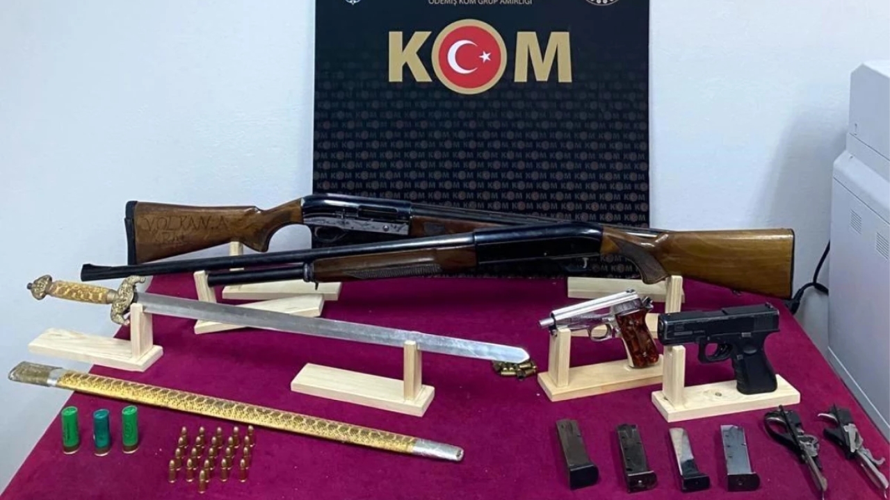 İzmir'de Ruhsatsız Silah Operasyonu